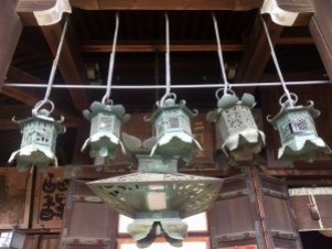 lanterns at Nigatsu-dō