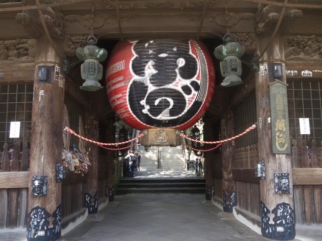 lantern at Niomon Gate